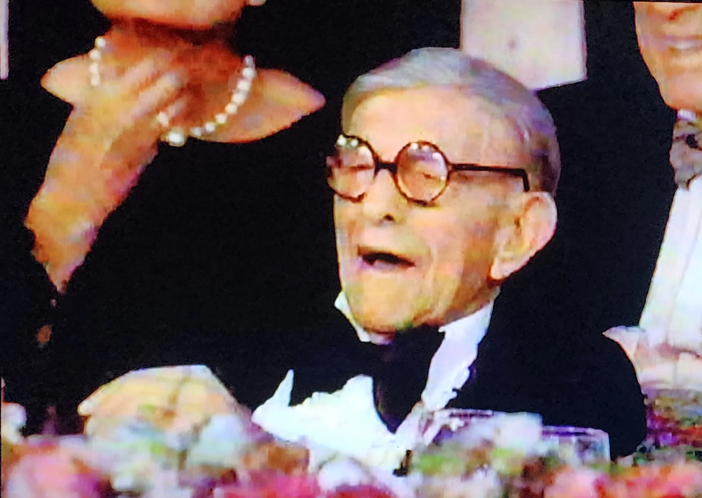 1ST ANNUAL COMEDY HALL OF FAME (NBC 11/24/93) VERY RARE!!! John Ritter, George Burns, Carol Burnett, Walter Matthau, Jonathan Winters, Red Skelton, Milton Berle, Jack Lemmon, Tim Conway, Michael Richards, Jason Alexander, Paul Reiser, Burt Reynolds - Image 6