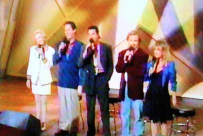 A 70'S CELEBRATION: THE BEAT IS BACK (NBC 11/16/93) RARE!!! HARD TO FIND!!! Olivia Newton-John, Martin Mull, John Schneider, Tom Wopat, The Brady Bunch, Lenny & Squiggy, Sonny Bono, Bee Gees, Donna Summer, Meat Loaf, KC and the Sunshine Band, Rod Stewart - Image 3