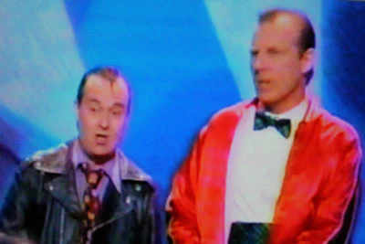 A 70'S CELEBRATION: THE BEAT IS BACK (NBC 11/16/93) RARE!!! HARD TO FIND!!! Olivia Newton-John, Martin Mull, John Schneider, Tom Wopat, The Brady Bunch, Lenny & Squiggy, Sonny Bono, Bee Gees, Donna Summer, Meat Loaf, KC and the Sunshine Band, Rod Stewart - Image 7