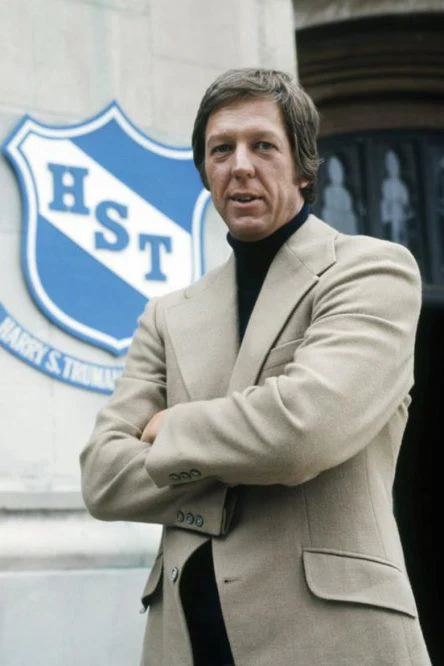 LUCAS TANNER - THE COLLECTION: PILOT MOVIE + 2 BONUS EPISODES  (NBC-TVM 5/8/74) VERY RARE!!! David Hartman, Rosemary Murphy, Kathleen Quinlan, Ramon Bieri, Joe Garagiola, Nancy Malone, Robbie Rist, Stanley Livingston - Image 3