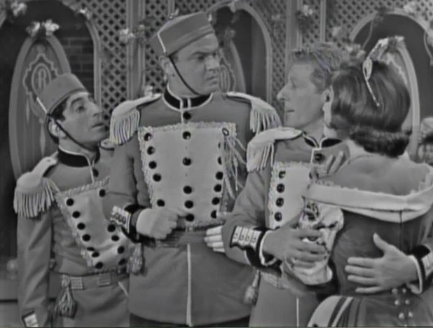 DANNY KAYE SHOW, THE - THE CHRISTMAS COLLECTION (CBS 1963/1966) Danny Kaye, Nat King Cole, Mary Tyler Moore, Peggy Lee, Wayne Newton - Image 5