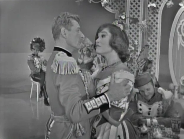 DANNY KAYE SHOW, THE - THE CHRISTMAS COLLECTION (CBS 1963/1966) Danny Kaye, Nat King Cole, Mary Tyler Moore, Peggy Lee, Wayne Newton - Image 7