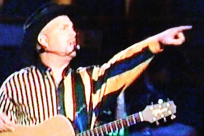 GARTH BROOKS COAST TO COAST LIVE 1: LA (CBS 11/14/01) - Image 3