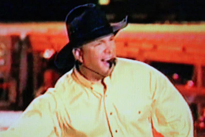 GARTH BROOKS COAST TO COAST LIVE 3: SOUTH PADRE ISLAND, TX (CBS 11/28/01) - Image 3