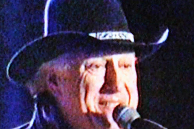 GARTH BROOKS COAST TO COAST LIVE 3: SOUTH PADRE ISLAND, TX (CBS 11/28/01) - Image 6