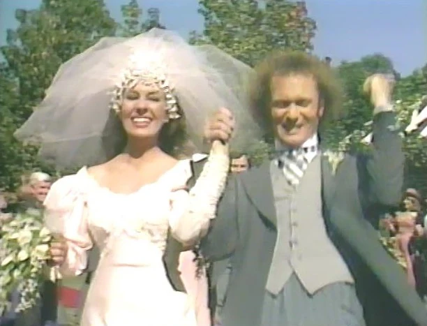 GENERAL HOSPITAL GREATEST WEDDINGS (1993) Anthony Geary, Genie Francis, Jackie Zeman, Brad Maule, John Beradino, Rachel Ames, Jack Wagner, Kristina Wagner, John Reilly, Sharon Wyatt, Stuart Damon, Lynn Herring - Image 4