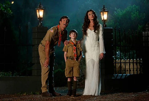 MOCKINGBIRD LANE - PILOT (NBC 10/26/12) Jerry O'Connell, Eddie Izzard, Portia de Rossi, Charity Wakefield - Image 3